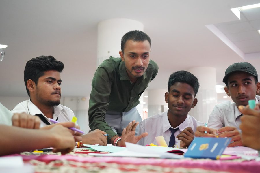 Students working together at a Vithi session